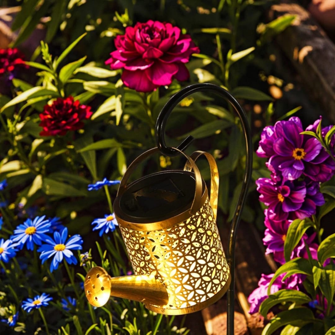 Solar Watering Can light With Shepherd Hook