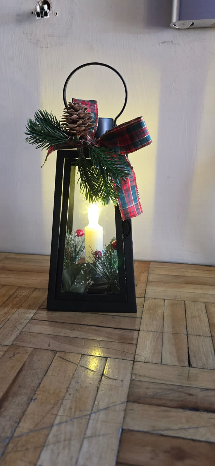 CHRISTMAS LANTERN VIBE