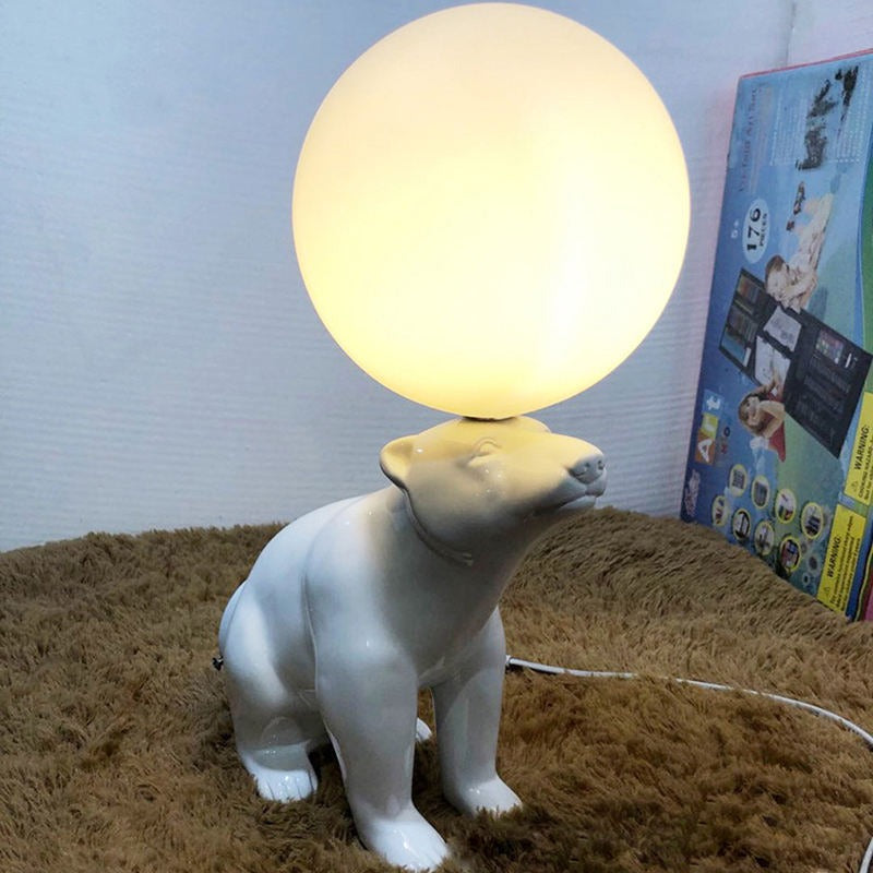 Nordic Modern Creative Resin Desk Lamp LED Polar Bear Table Lamp Light