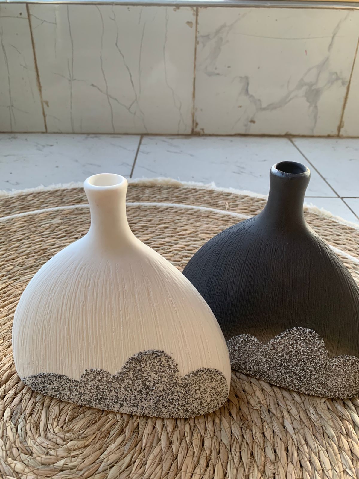 Modern Ceramic Vase - Fish-Tail Design
