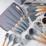 Pan and Utensils: Uakeen Tri-Ply Non-Stick Pan 28cm and 19 Piece Silicone Cooking Spoons