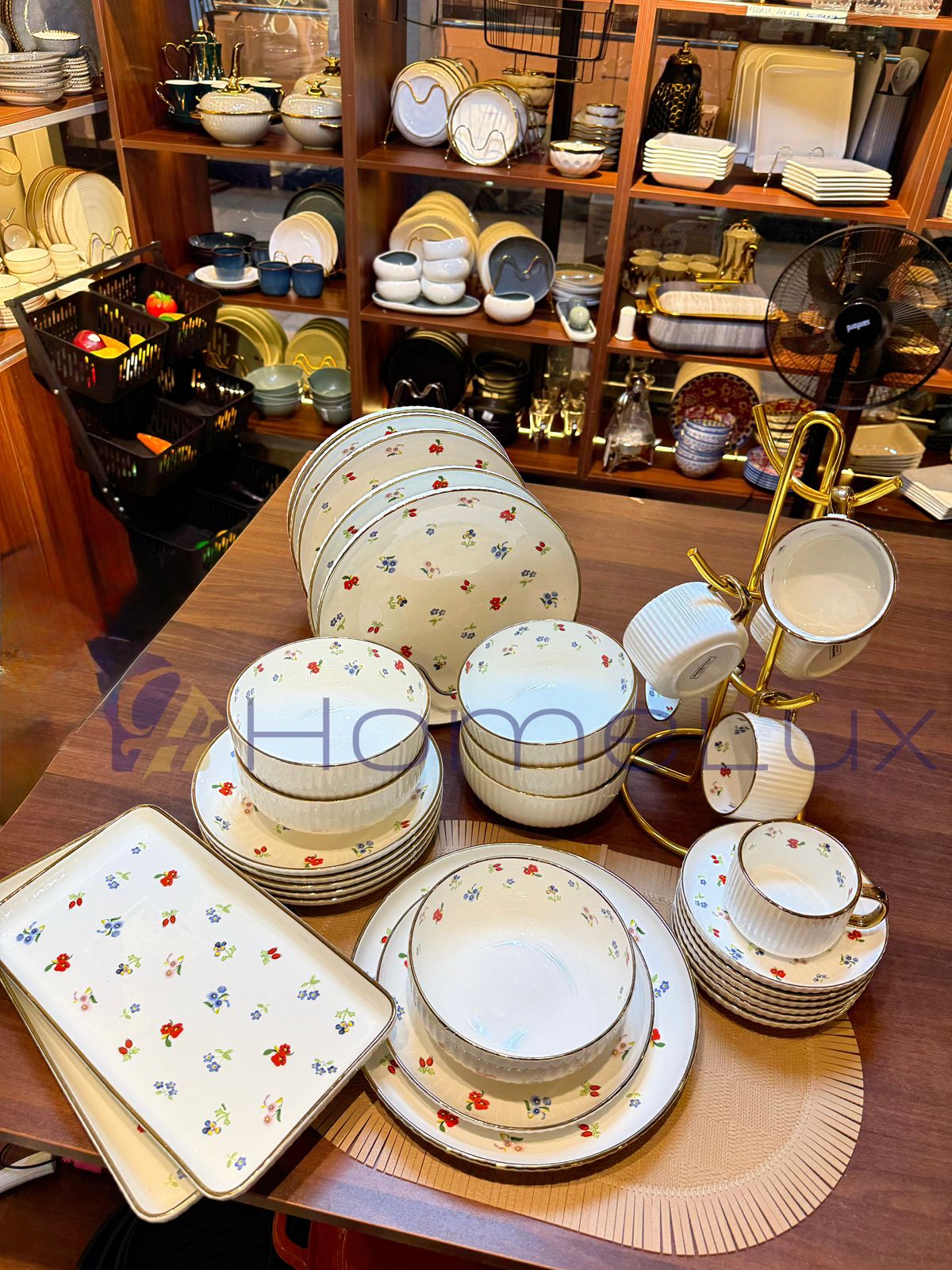 Danny Home 32-Piece Porcelain Dinnerware Set | Blue Floral Gold Edge Dinner Set with Cups, Saucers, Bowls & Oval Platter