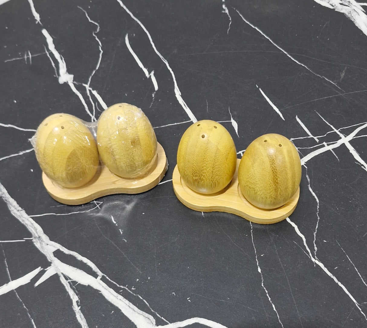 Bamboo Salt & Pepper Shaker Set with Wooden Tray – Egg-Shaped Natural Wood Spice Dispensers, 3 Piece