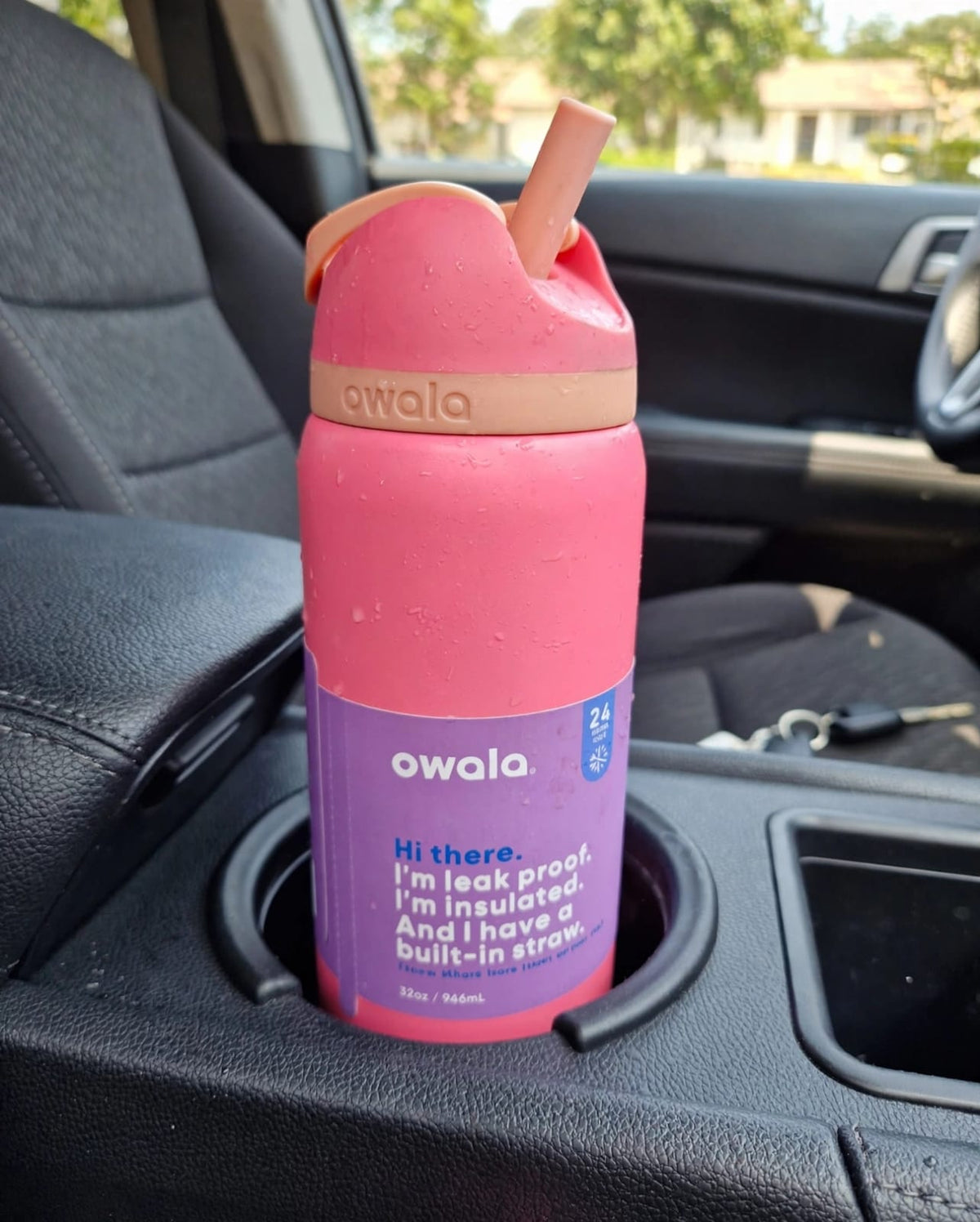 Owala FreeSip Insulated Tumbler 950ml 32oz with Travel Grip Handle, Stainless Steel Straw Tumbler with Leak Proof Lock Lid and Silicone Sleeve