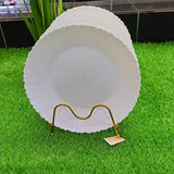 A set of 6 round dinner plates