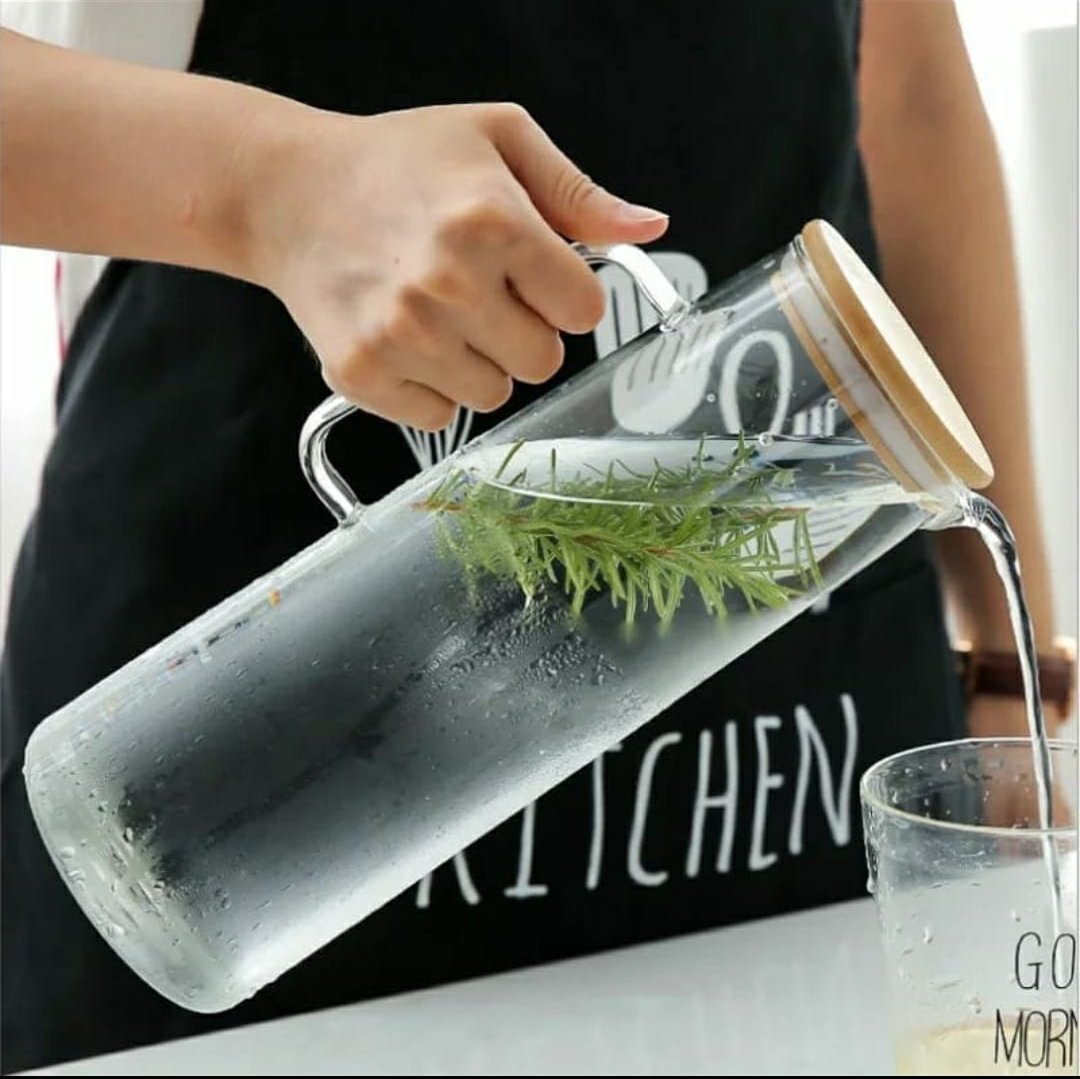 Heat resistant glass jug with an Airtight bamboo lid...