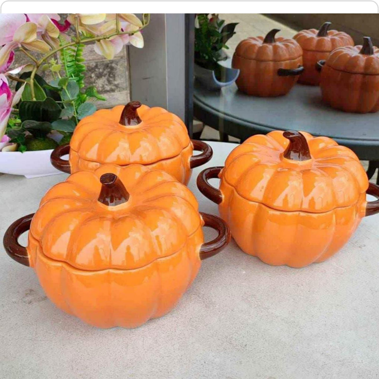 A set of 3 pumpkin serving bowl set