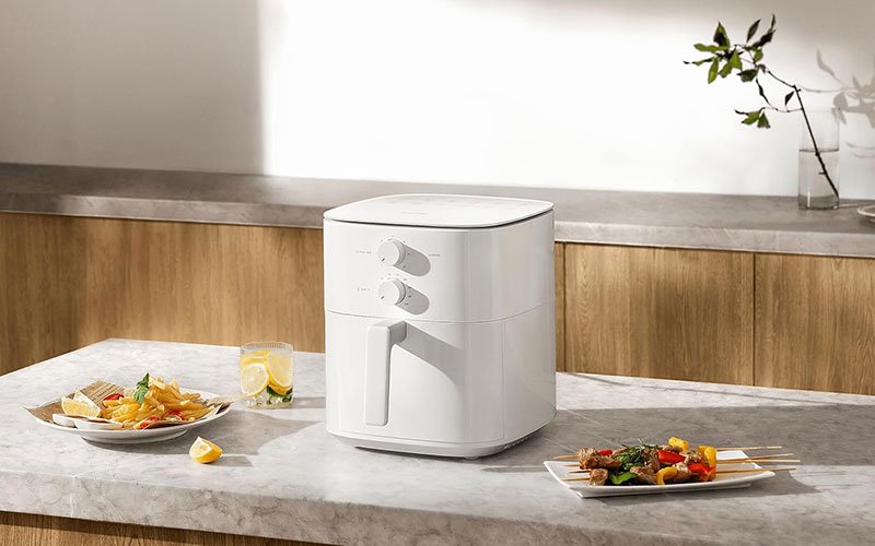 Xiaomi Air Fryer Essential 6L, Smart Air Fryer with App Control, OLED Touch Display, 360° Hot Air Circulation, Non-Stick Dishwasher Safe Basket, Low Noise, Auto Shut-Off, 40°C–200°C, UK Plug, Cooks for 5–6 People