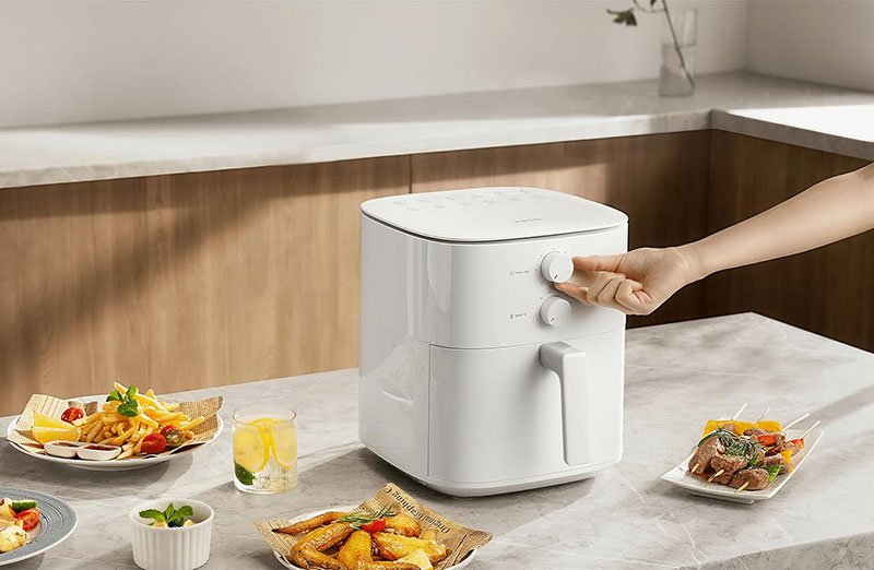 Xiaomi Air Fryer Essential 6L, Smart Air Fryer with App Control, OLED Touch Display, 360° Hot Air Circulation, Non-Stick Dishwasher Safe Basket, Low Noise, Auto Shut-Off, 40°C–200°C, UK Plug, Cooks for 5–6 People