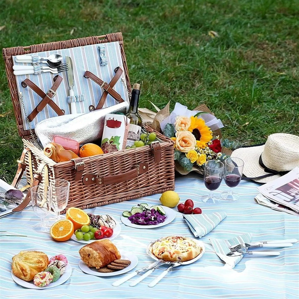 Wicker Picnic Basket for 2 Accessories Plates and Utensils