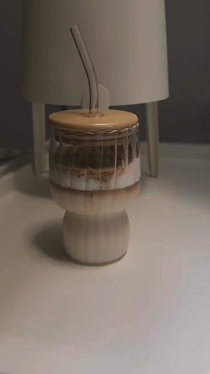 Vertical 450ml High Borosilicate Glass Sippy Cup with Bamboo Lid & Reusable Straw for Smoothies, Iced Coffee & Cold Drinks