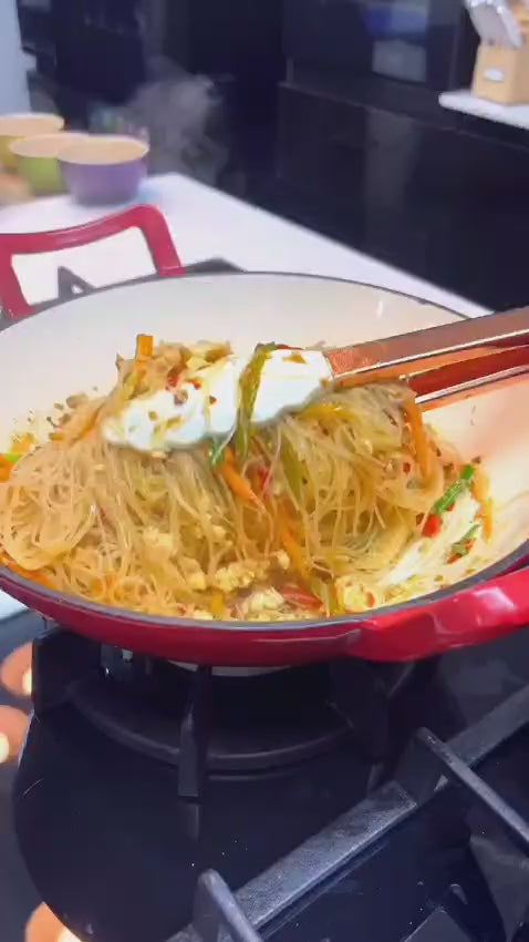 36cm Non Stick Enameled Cast Iron Wok Pan with Wooden Lid for Stir Frying Deep Frying Steaming